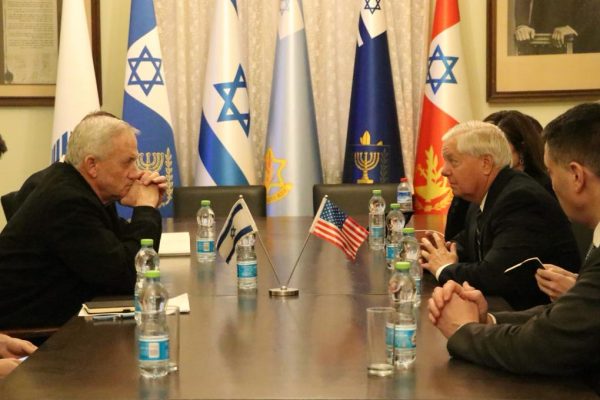 Benny Gantz meets Senator Lindsay Graham of South Carolina during a trip to Jerusalem in January 2024.  Image sourced from Benny Gantz via X.