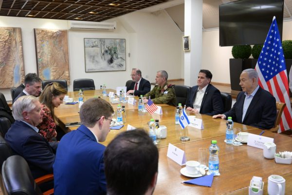 Israeli Prime Minister Benjamin Netanyahu meets with Senator Lindsay Graham of South Carolina at the Prime Minister’s office in Jerusalem.  Imaged sourced from Haim Tzach, the Israeli Government Press Office